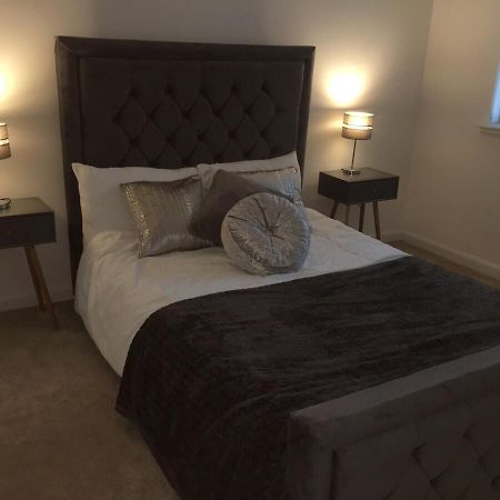 2 Bedroom Luxury Flat In Quiet Village Of Bishopton Bishopton  Luaran gambar