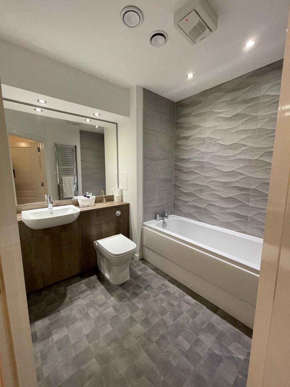 2 Bedroom Luxury Flat In Quiet Village Of Bishopton Bishopton  Luaran gambar